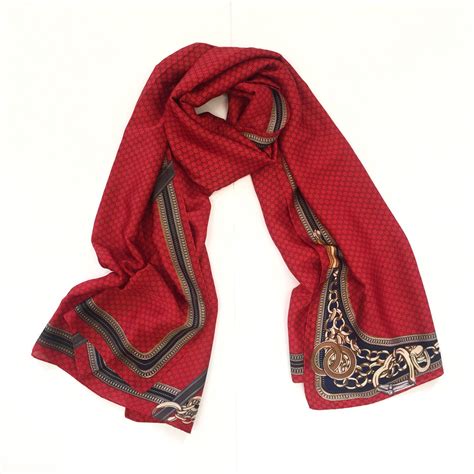 foulard gucci rosso|Foulard in seta con stampa Gucci heritage in marrone e rosso.